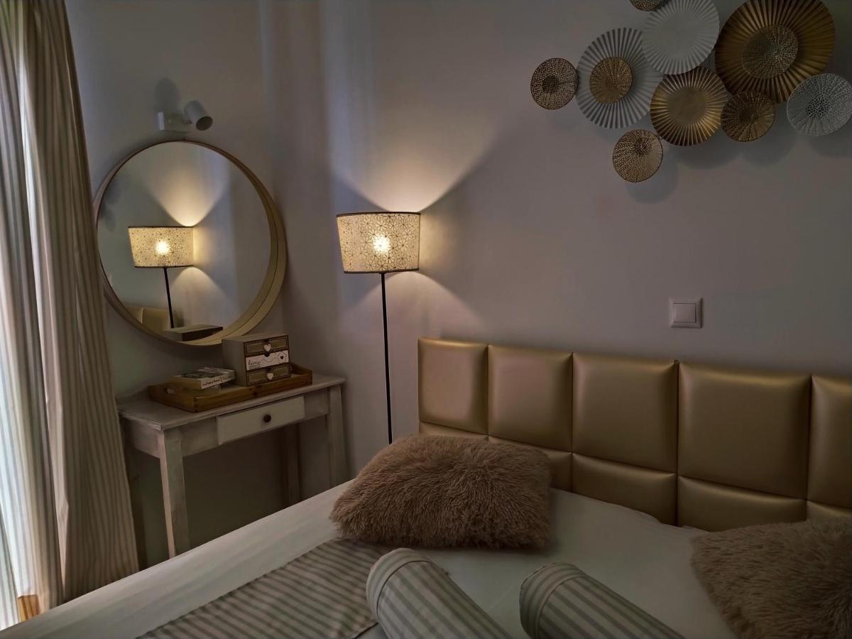Aronis Aparthotel 2*
