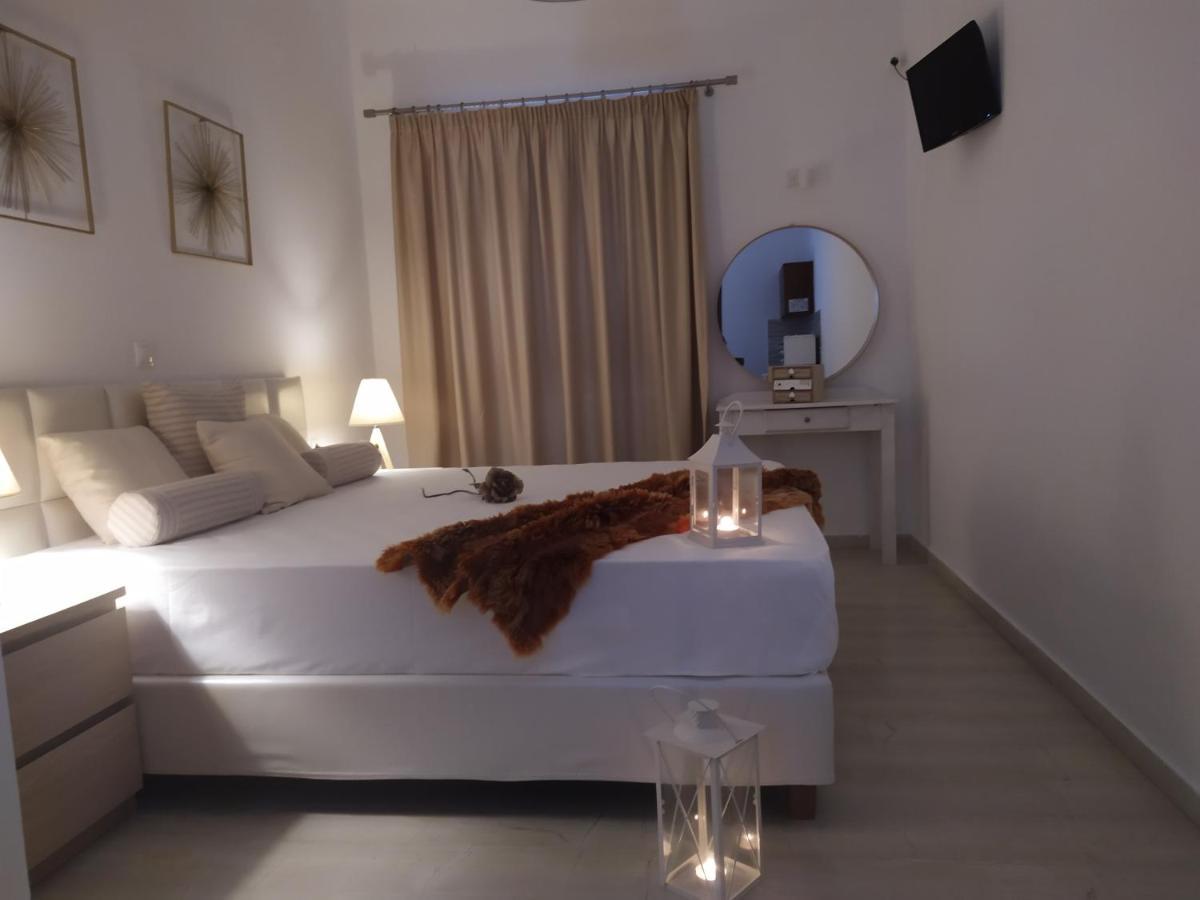 Aronis Aparthotel 2*