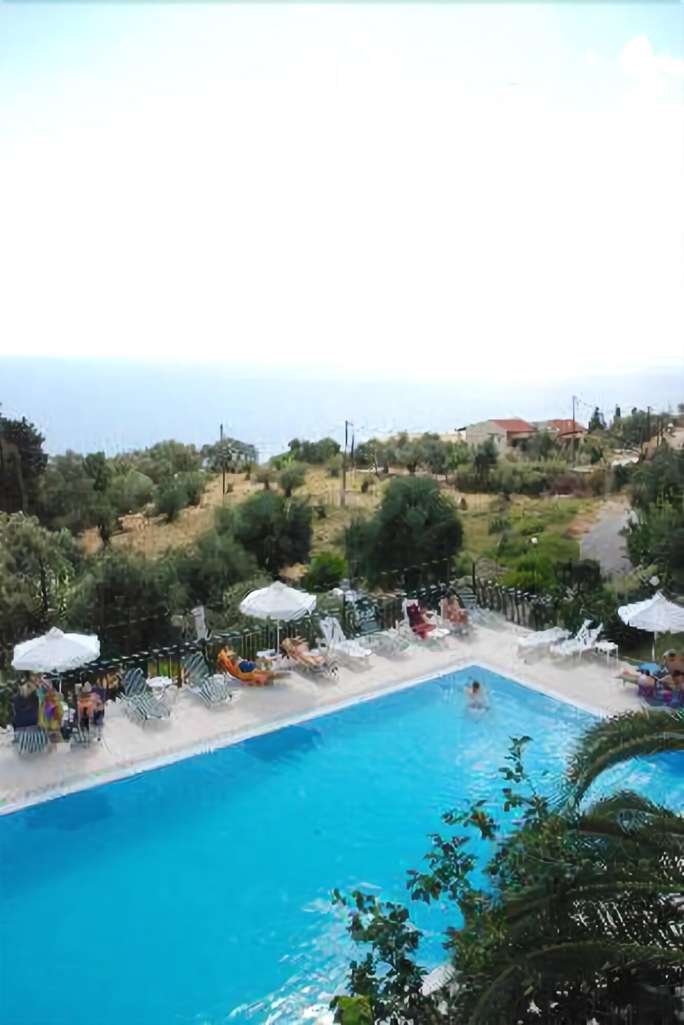 Aronis Aparthotel 2*