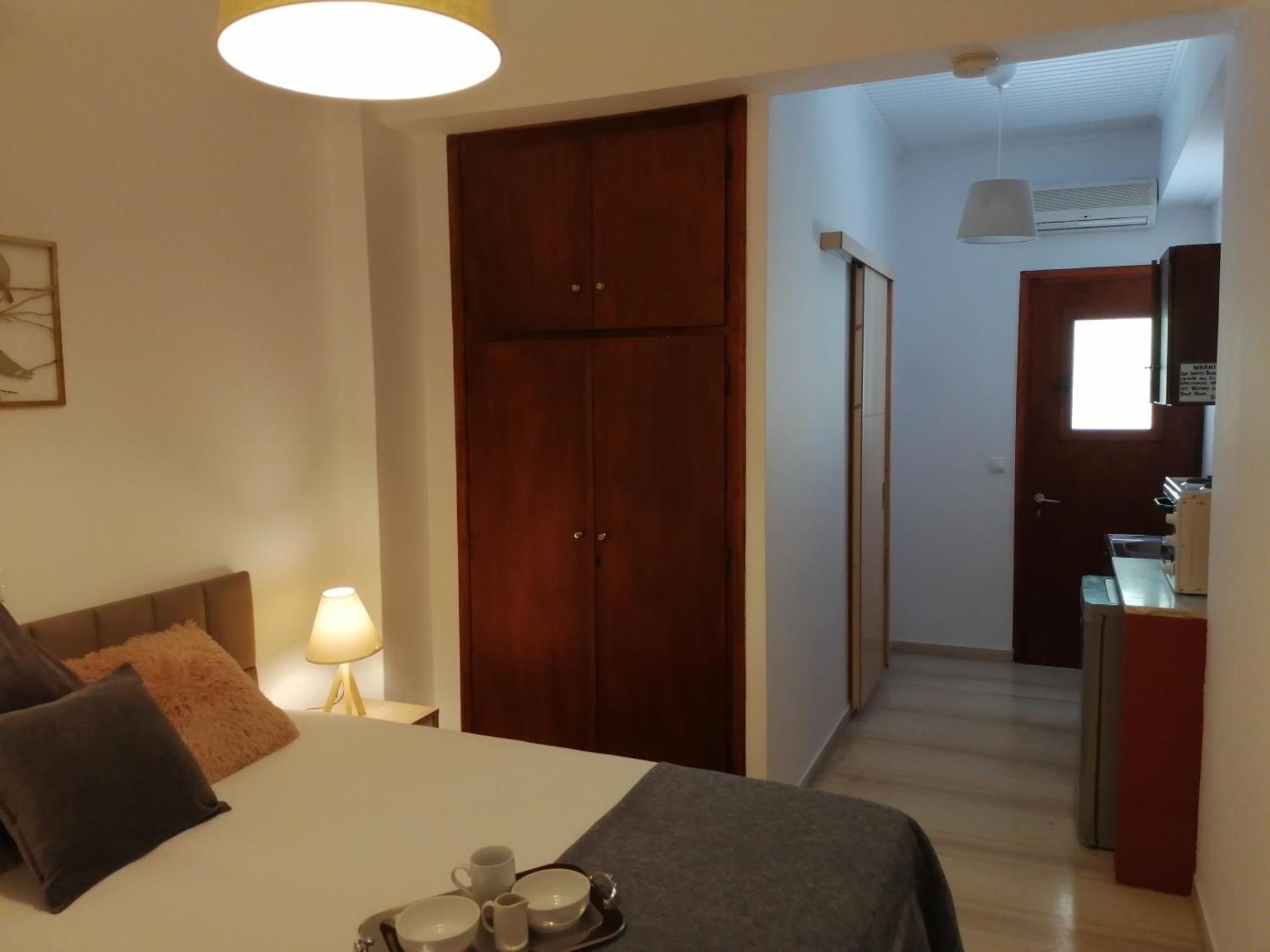 Aronis Aparthotel