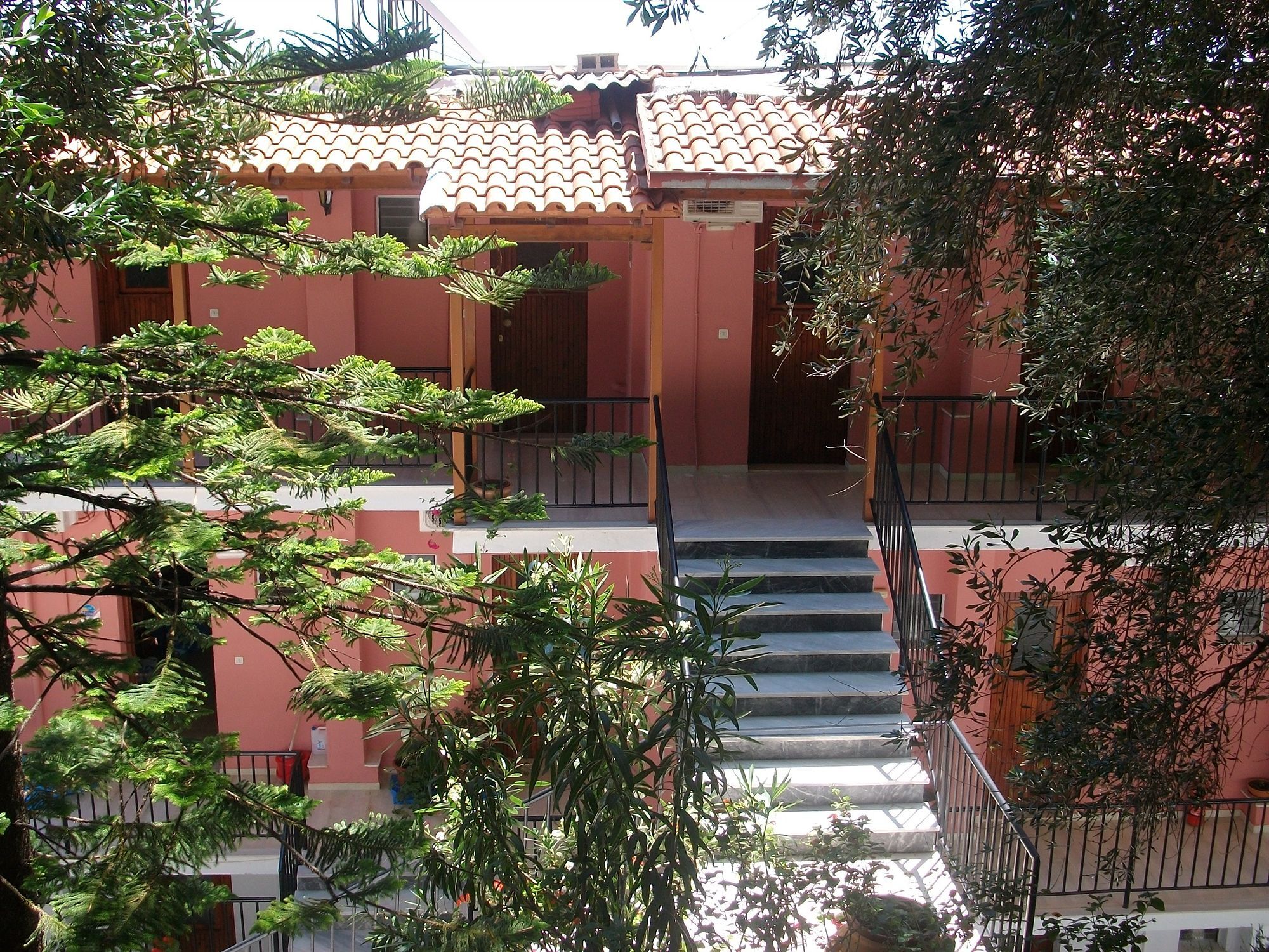 Aparthotel Aronis 2*
