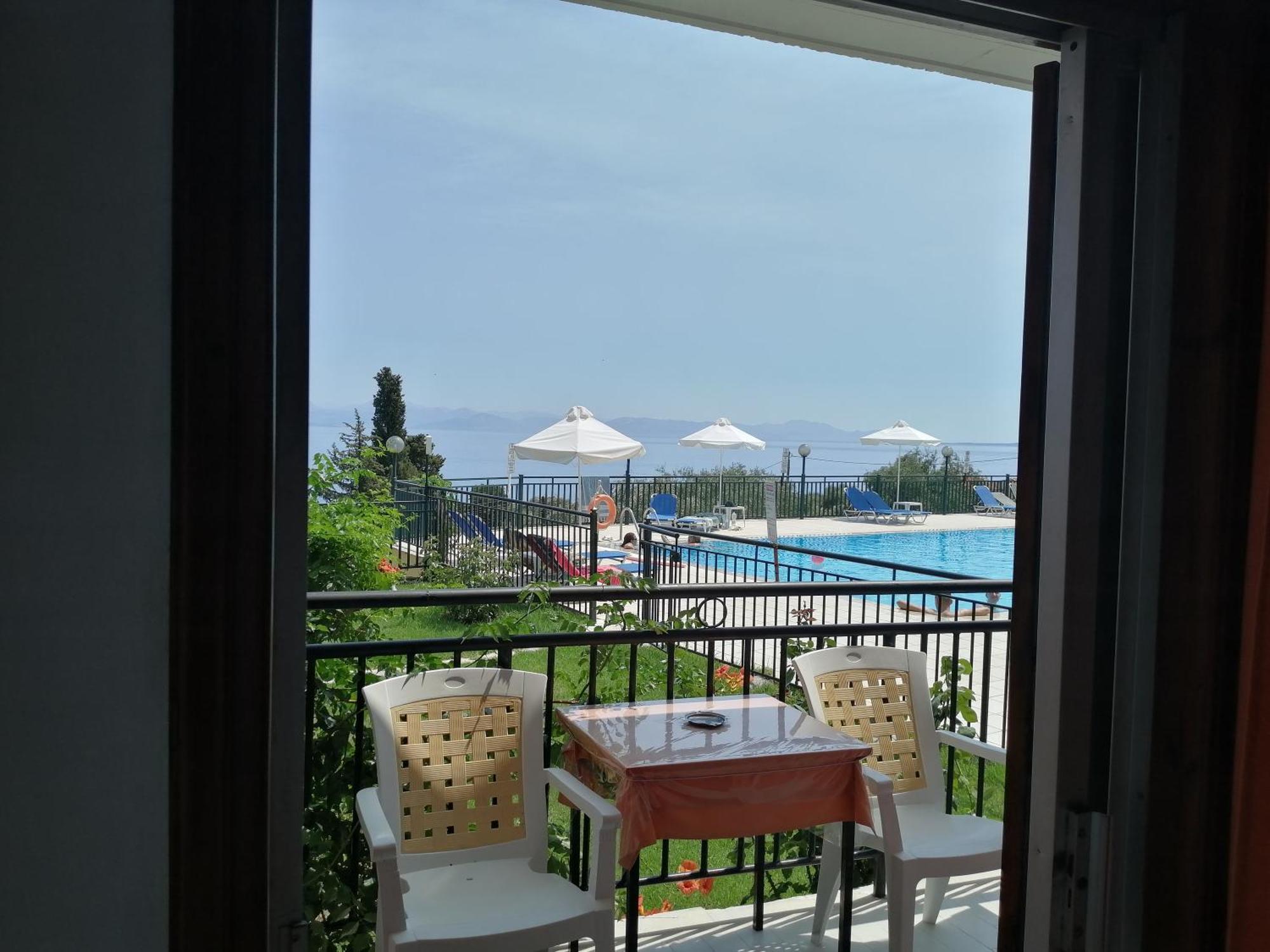 Aronis Apartahotel 2*