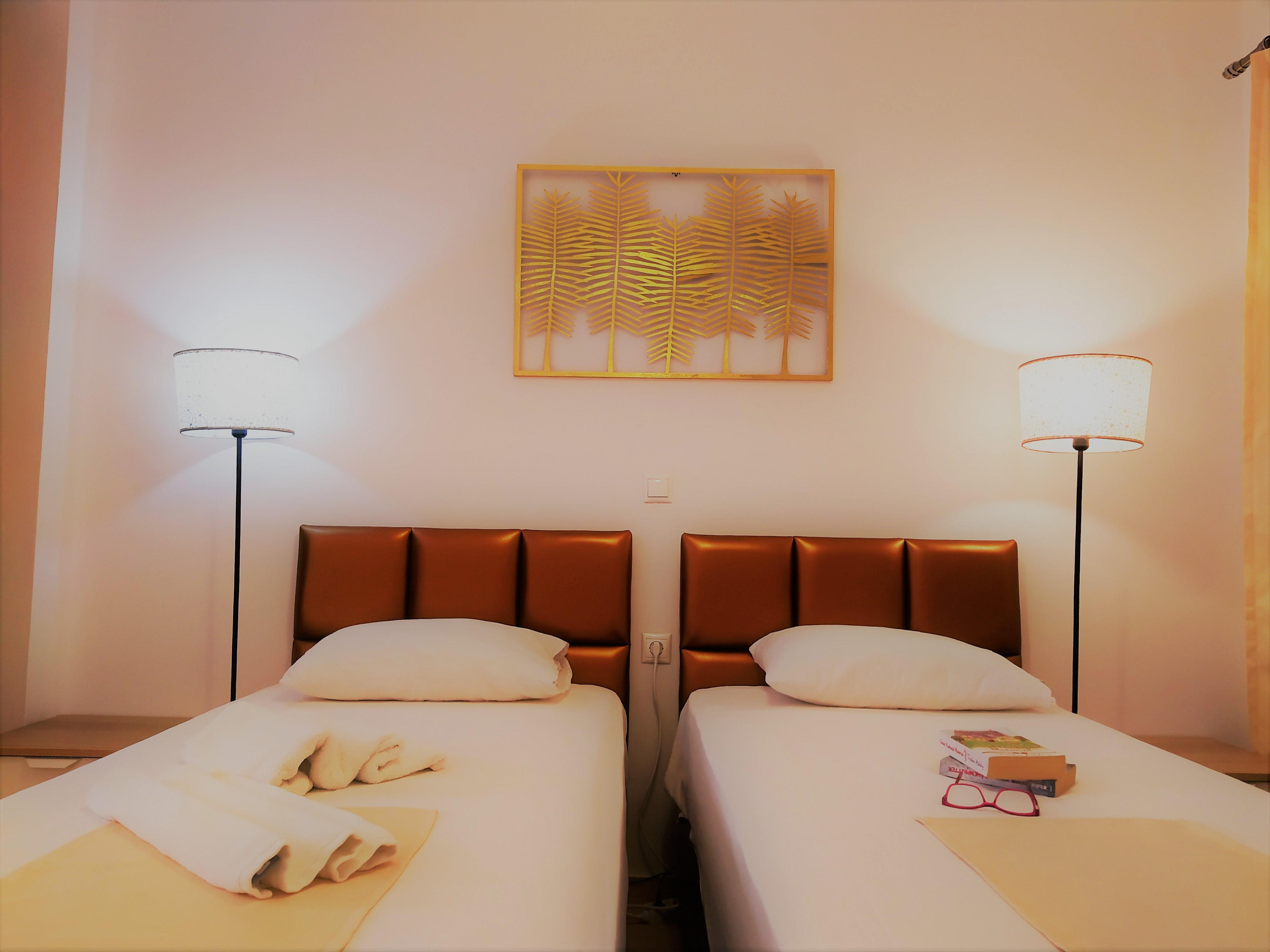 Aronis Apartahotel 2*