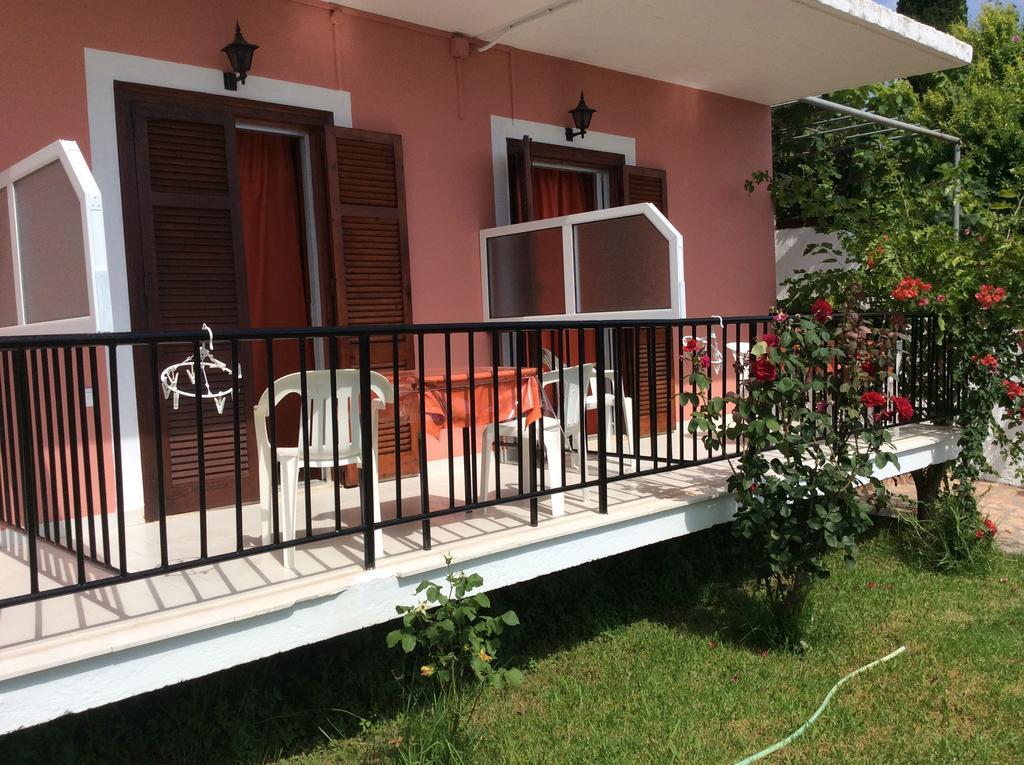 Aronis Apartahotel